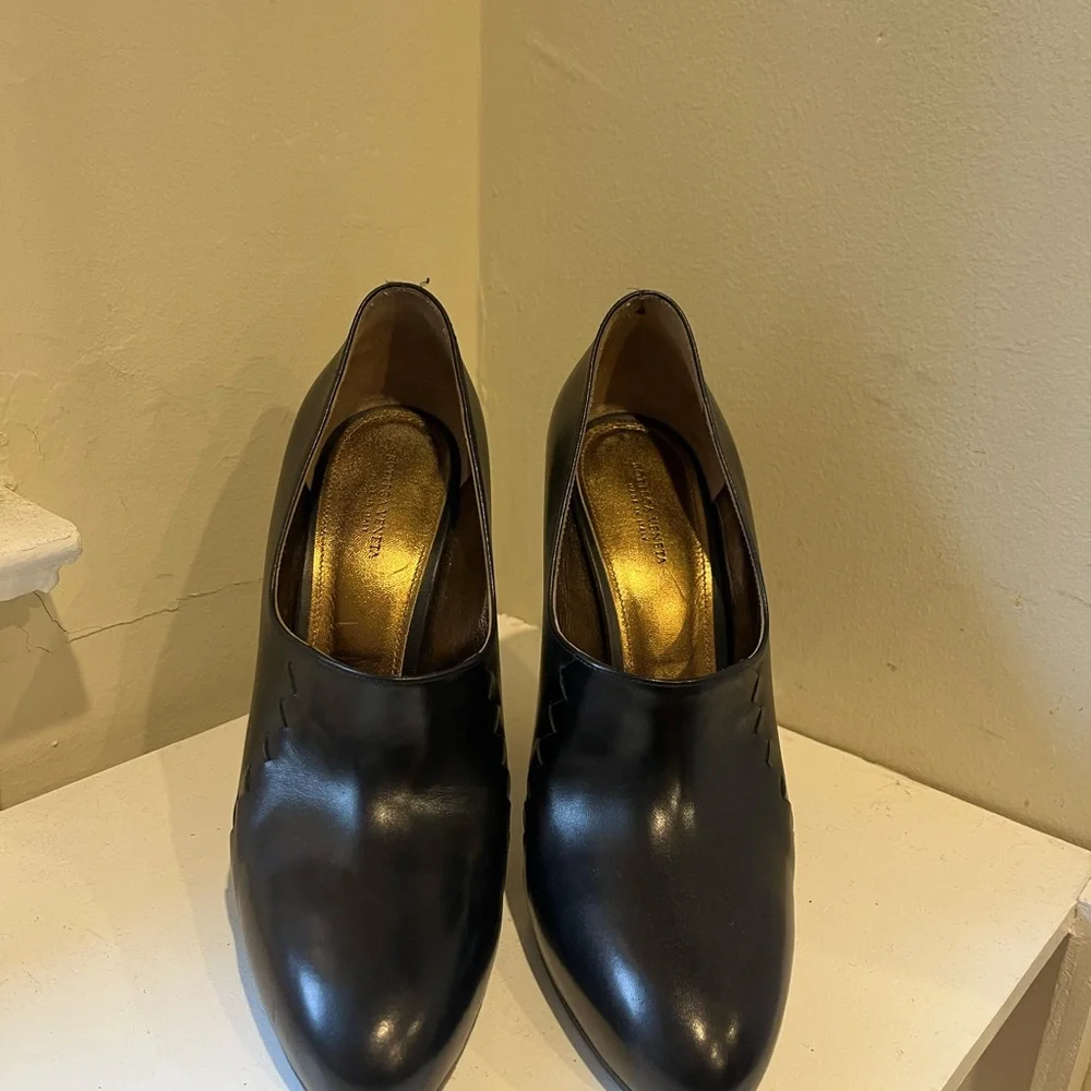 Bottega Veneta Black Leather Heels - Picture 3 of 7